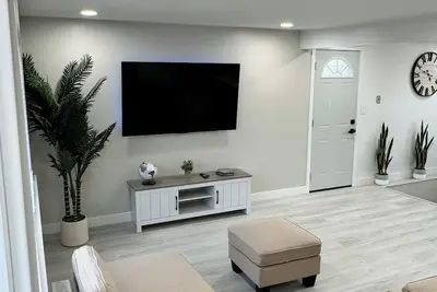 Image de Charming 3-bedroom house with WiFi, Ac in fabulous Glasgow. Completely remodeled