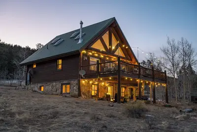 Image de Spacious 8 Person Cabin with Hot Tub Near Ski Resorts