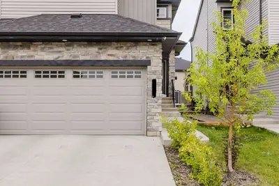 Image de 🔹 Modern 3br | Bright, Spacious & 15 Min to Airport