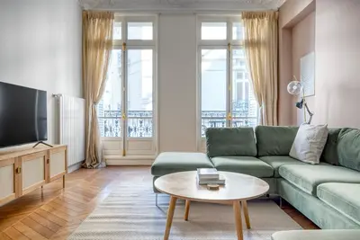 Image de Blueground | Champs Elysées, furnished, balcony