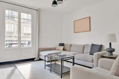 Image de Blueground | Arc de Triomphe, <br> balcony, decor