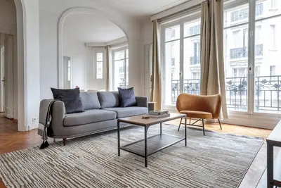 Blueground | Passy, balcony & elevator, nr Seine