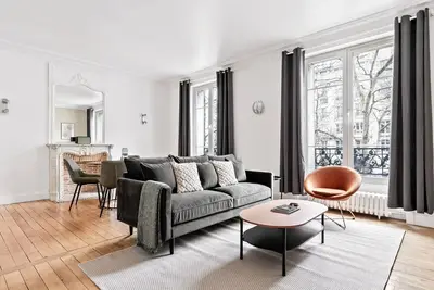 Image de Blueground | Porte Saint Cloud, near sports