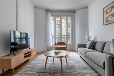 Image de Blueground | Ternes, close to dining