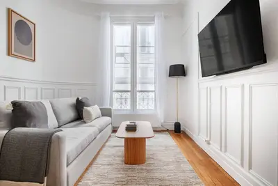 Image de Blueground | Ternes, elev & concierge, nr dining