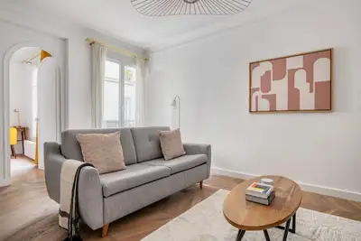 Image de Blueground | Pigalle, near shops & landmarks