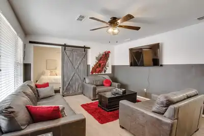 Harmony Home - 4/2 sleeps 11, 1 mile to Texas Tech