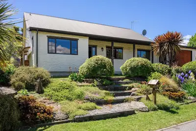 Image de Criffel Peak Cottage, quiet location, only 10 min walk into Wanaka town centre