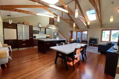 Image de Spacious Wellington Family Oasis