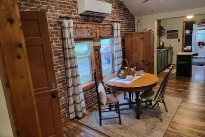 Image de Come and experience a Slice of Paradise in Mattoon, Illinois