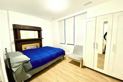 Image de Newly renovated two-bedroom downtown Toronto apartment Next to subway station.