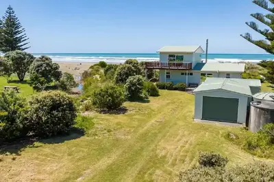 Image de Absolute Beach Front Bach