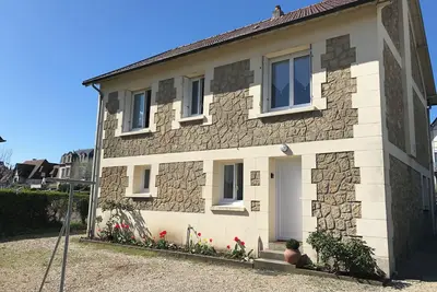 Image de Villa de vacances à 50 mètres de la mer.