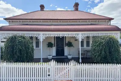 Image de Olinda Cottage - Close to Cbd with city views