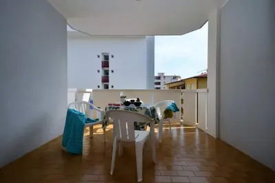 Image de Appartement coloré avec terrasse