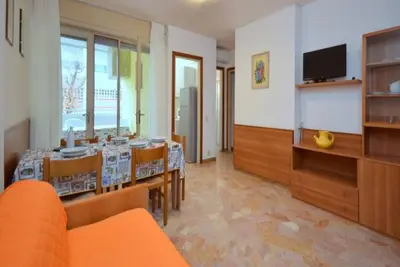 Image de Maison confortable dans un bâtiment en bord de mer