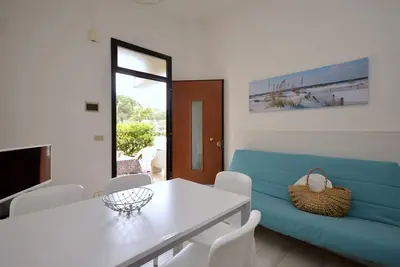 Image de Retraite moderne avec piscine partagée