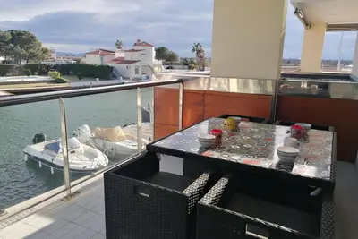 Image de Appartement Lumineux avec Piscine et Jardin, Proche Plage à Roses
