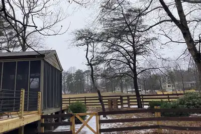 Image de Cozy Cabin Situated On The 17th Hole At The Woods Resort in Wv. \nwww. thewoods. com