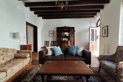 Image de Bright and spacious authentic French townhouse with courtyard, sleeps up to 6