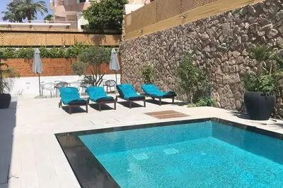 Image de Dazzling Villa Built in Contemporary Style
