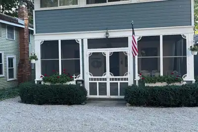 Charming 4-bedroom cottage with WiFi and Ac in Lakeside