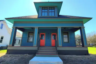 Image de Historic Home with Whimsical Theme located 3 blocks from Shiner Brewery