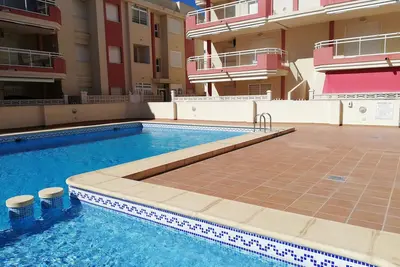 Image de Trois chambres, garage, piscine et grande terrasse avec auvents!