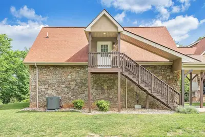 Image de Cozy garage apartment in the woods