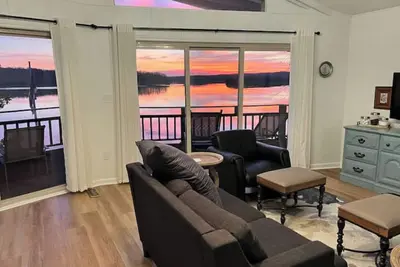 Image de Waterfront Home with stunning views - 6 Bed/4. 5 Baths - With Dock