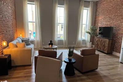 Image de Stylish & Modern 2-Bdrm Apt in Downtown Warsaw featuring an urban rooftop deck.