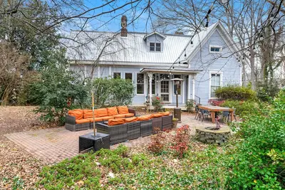 Image de Victorian Retreat: Peace, Serenity, & Character