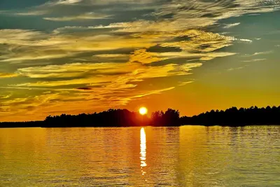 Image de Private West-Facing Lakeside Retreat - Stunning Shoreline & Sunsets