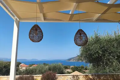Image de Five minutes from Fiskardo, the villa is surrounded by greenery and has a lovely view
