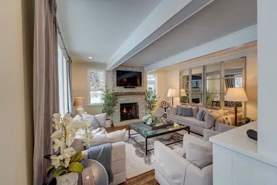 \n3 + Den or 4-Bedroom Rental w/2-Car Indoor Pkg, Minutes to Town & Ski Lodge!