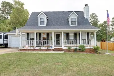 Image de Charming 3-bedroom for Masters. Pool, Patio w/Firepit, Gas Grill. 5mi to course