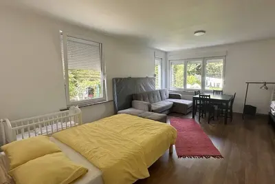 Image de Cozy Garden Retreat - Family Friendly Studio with city access