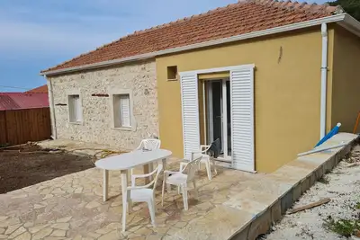 Image de Maison plein pied dans village typique grec