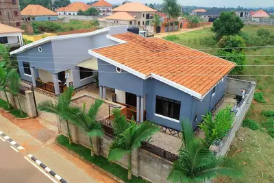 Image de \n2 bedroom apartment in Entebbe Free Wi-Fi, air-conditioning, parking space.