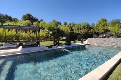 Image de Villa De Charme Piscine CHAUFFÉE 10 Avril Au30 Octobre Jardin CLÔTURÉ PRIVATISÉ