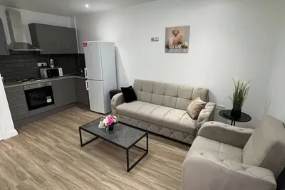 Image de Top Floor Apt | LikeHome | Long-Term | Free Parking