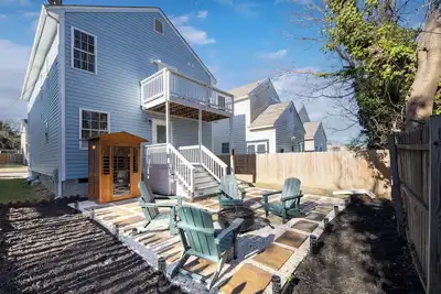 Image de Stylish retreat in charming Richmond with Private Sauna and other modern touches