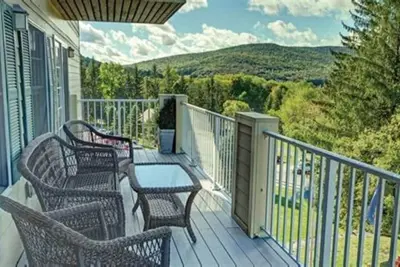 Image de Bentley Brook 1-bedroom Mountainside ski resort in charming Hancock sleeps 8