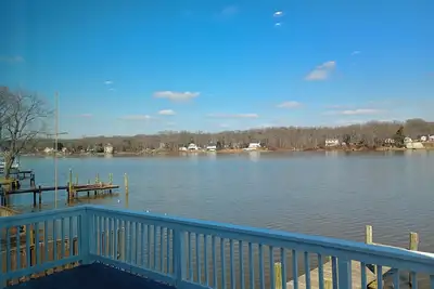 Image de Serene 3-bedroom waterfront newly renovated house, Ac, Fast WiFi, Patio