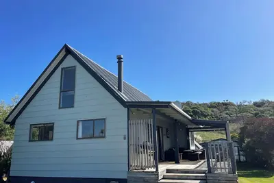 Image de Comfortable, conveniently located family beach bach