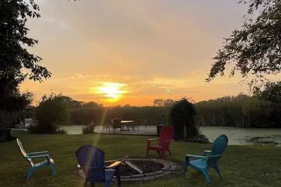 Image de Lake Winnebago-Oshkosh Home with Water Access~Private 18’ Boat Dock & Large yard