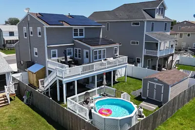 Pool /Game Room /Grill /Outdoor space