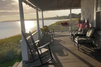 Image de Spacious 6-bedroom waterfront house in historic Plymouth Ma with WiFi