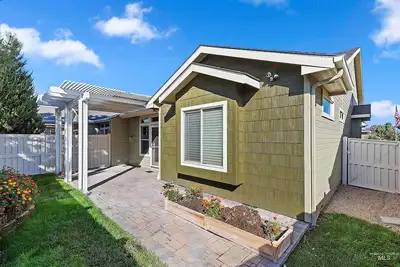 Image de Hot tub, Pet Lovers, 3-bdrm 2 bath, Game Room, Gym, Central Location