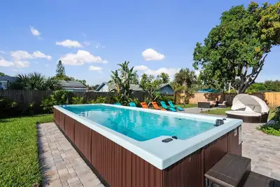 Image de New! Fancy Retreat - Heated Pool/Hot Tub, 10 min to Ami Beach